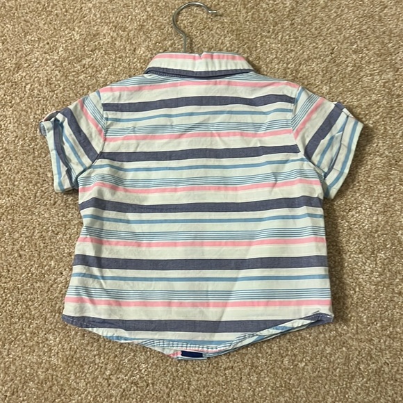 6-9m button up - Picture 2 of 4